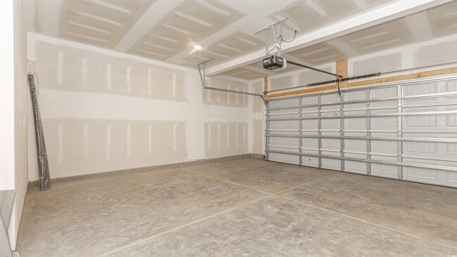 Building Photo - 4559 Day Lily Run St