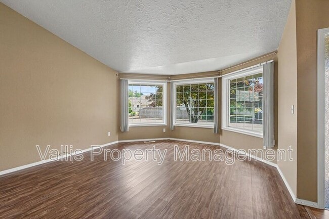 Building Photo - 1075 Mildred Ln SE