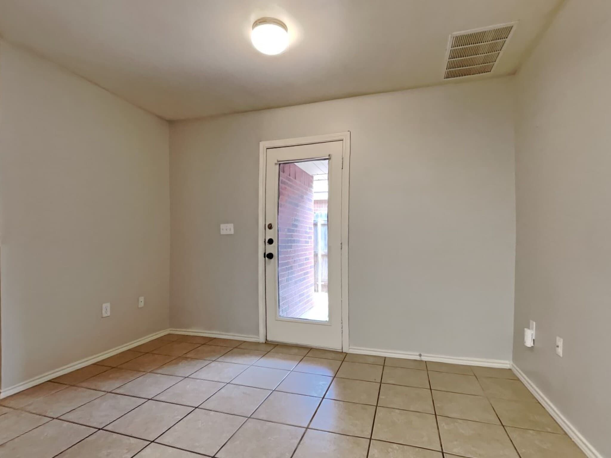 Building Photo - 522 N Brentwood Ave