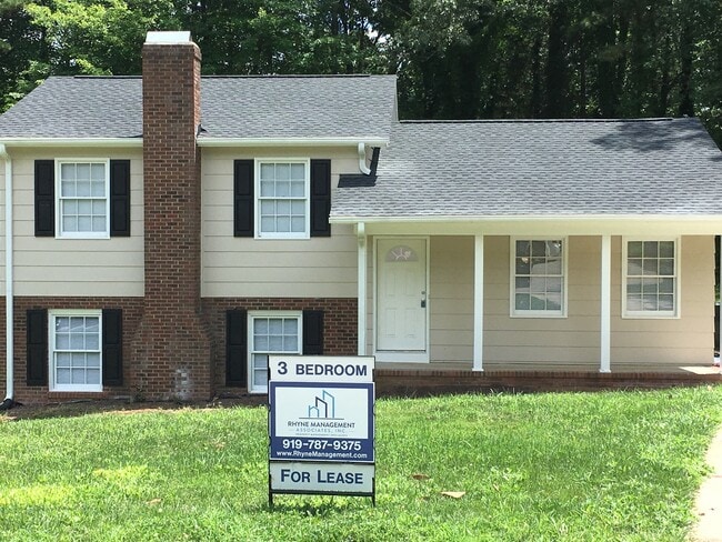 Building Photo - 501 Smokeridge~3 bedroom 2 bath~SPLIT LEVEL HOME. NO HOA. PRIVATE DRIVEWAY. CUL-DE-SAC LOCATION