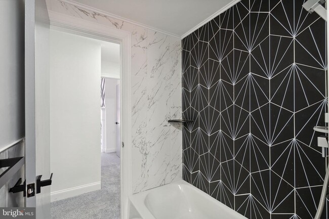 Building Photo - 7 E Oxford St