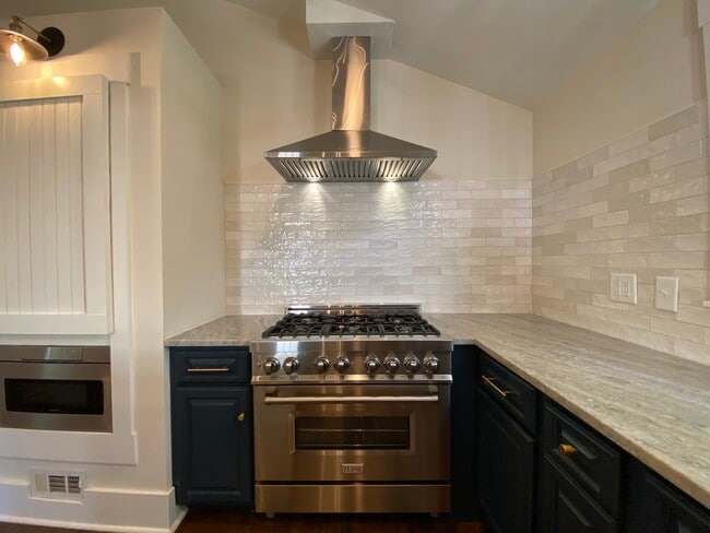 Building Photo - 312 Northfield Dr