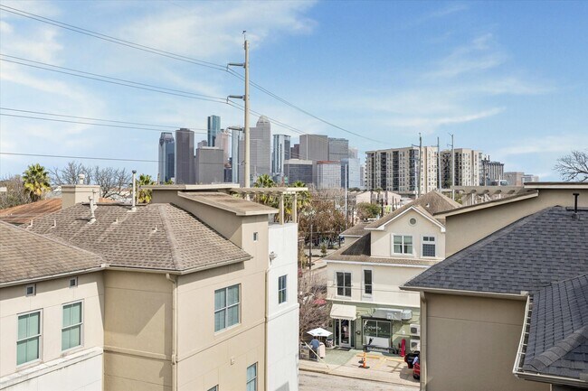 Building Photo - 2404 Fairview St