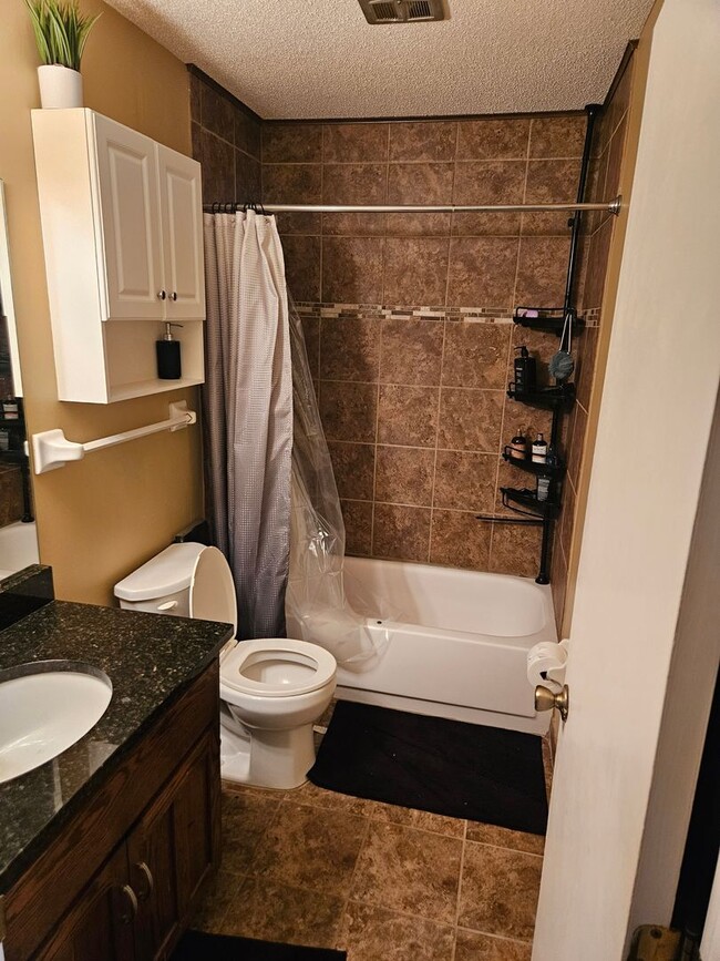 Building Photo - 1 Bedroom Condo in Fridley