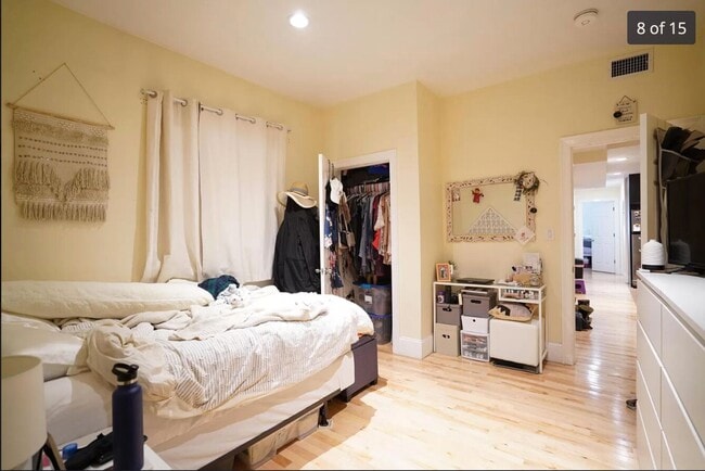 Building Photo - Amazing 4 bed 2 bath listing in Brookline...