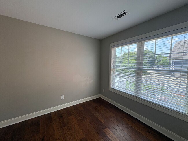 Building Photo - Downtown Greenville Gem – Walk to Dining, Shopping & Entertainment!