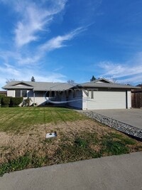 Building Photo - This is a cute 4 bedroom, 2 bath house in an established Woodland community