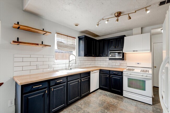 Primary Photo - 3726 Acorn Run Ln