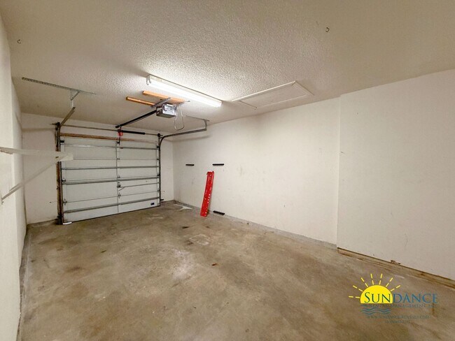 Building Photo - Newly Renovated 3 Bedroom Townhouse in Fort Walton Beach!
