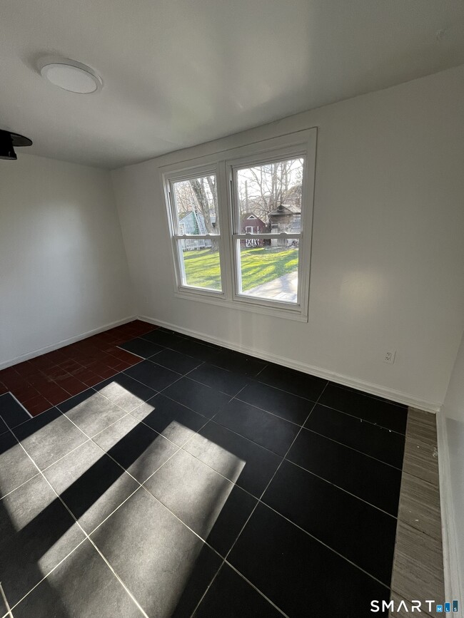 Building Photo - 57 Wayne Dr