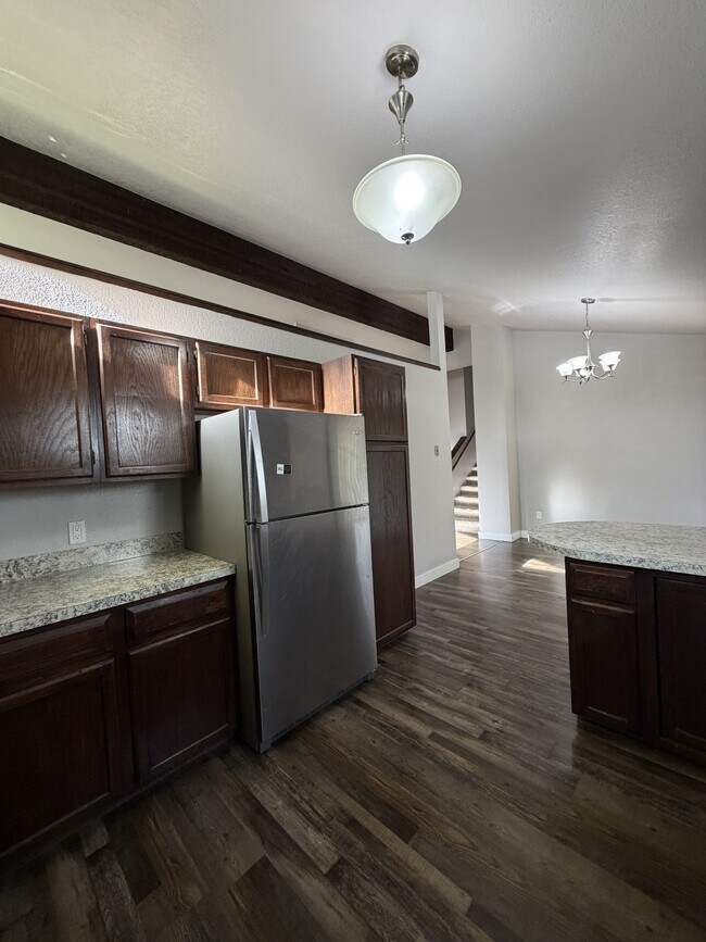 Building Photo - 181 Erickson Ct E