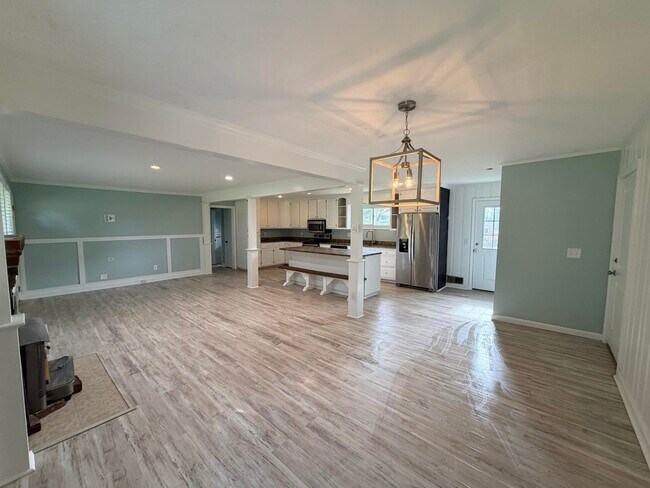 Building Photo - 416 Martha Ln