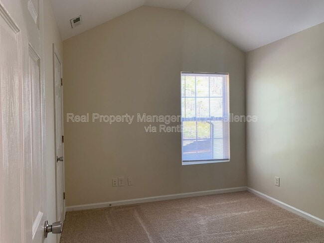 Building Photo - 5611 Sojourn Dr