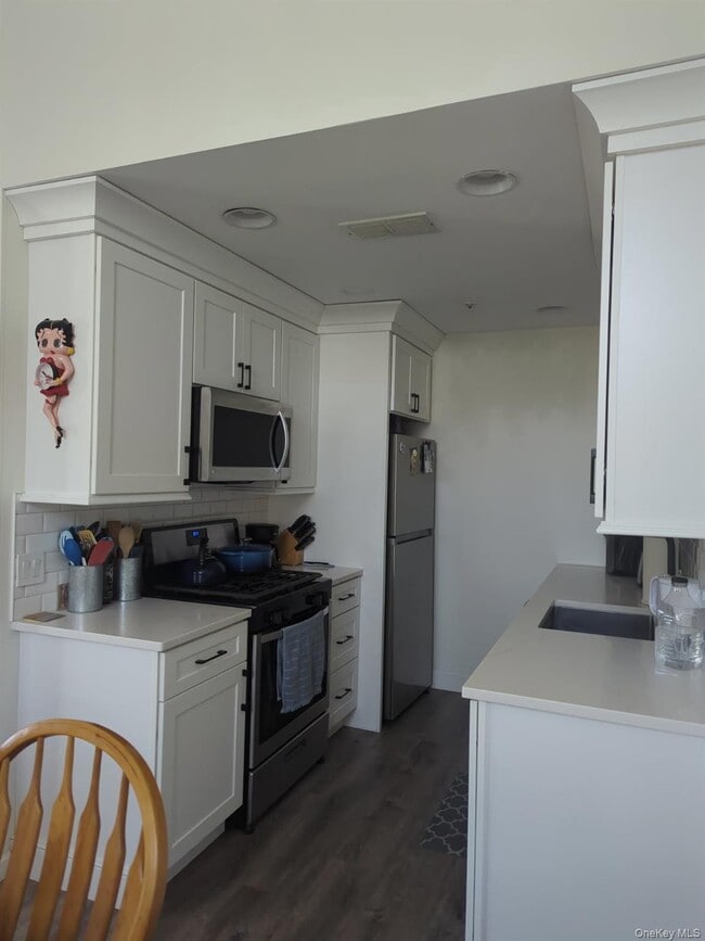 Building Photo - 17 The Knolls