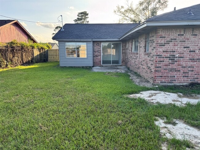 Building Photo - 9750 Guest St