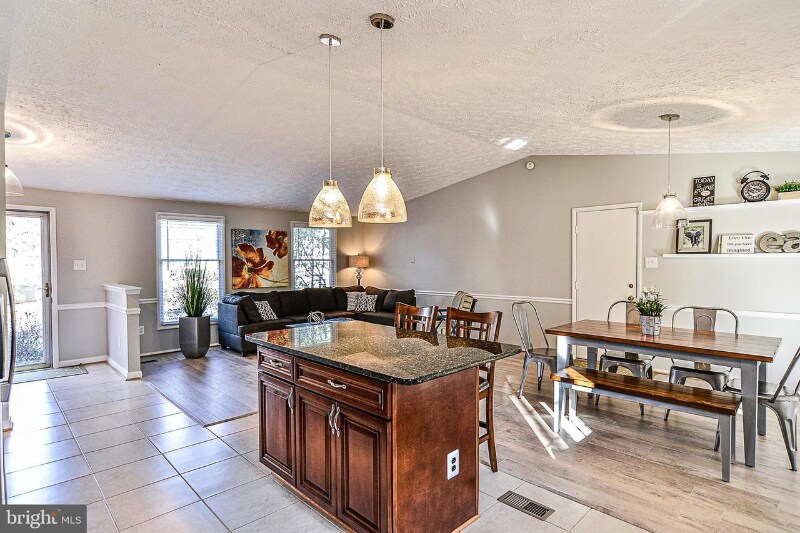 Building Photo - 1825 Clovermeadow Dr