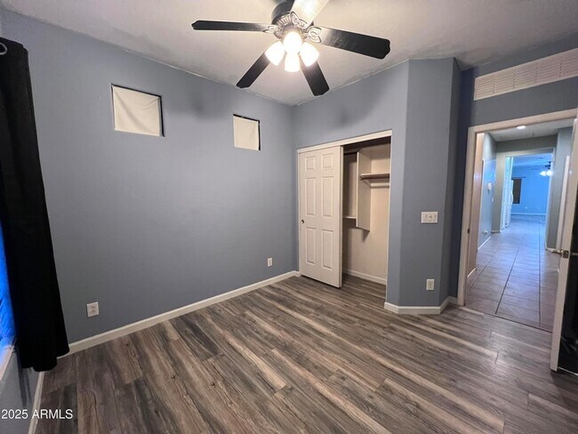 Building Photo - 1961 E Shannon St