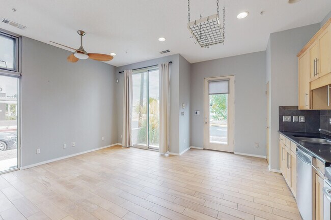 Building Photo - 885 Silver Ave SW