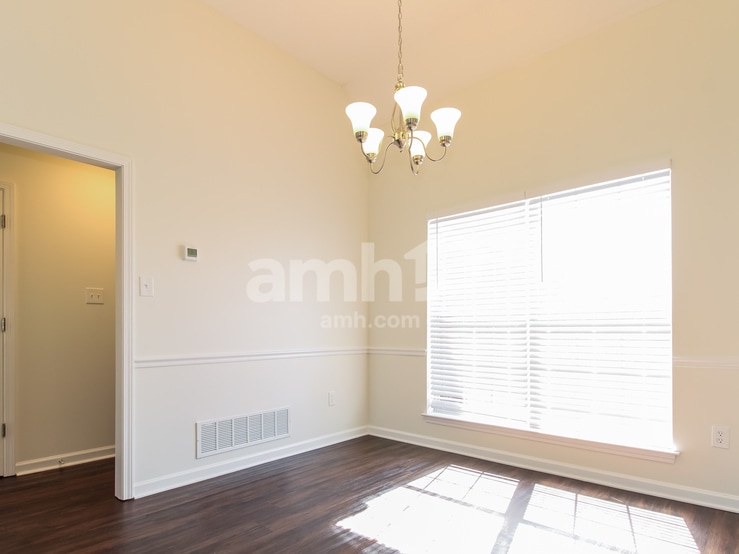 Building Photo - 2458 Baird Dr