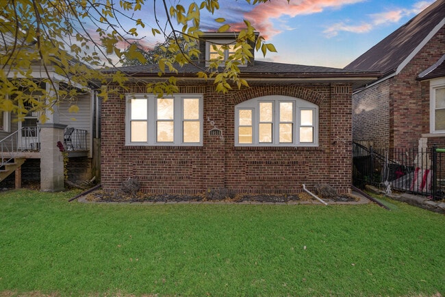 Building Photo - 10516 S Eggleston Ave