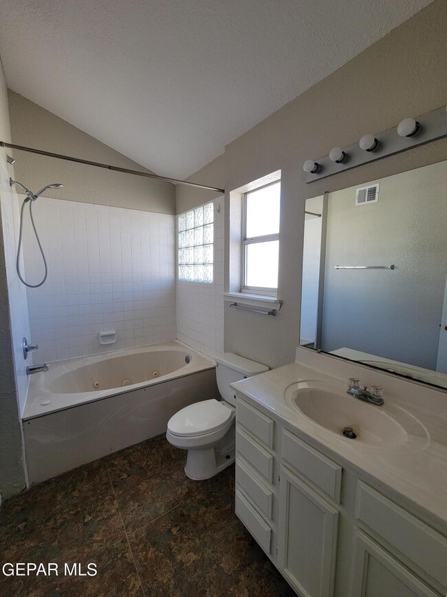 Building Photo - 3200 Mountain Ridge Dr