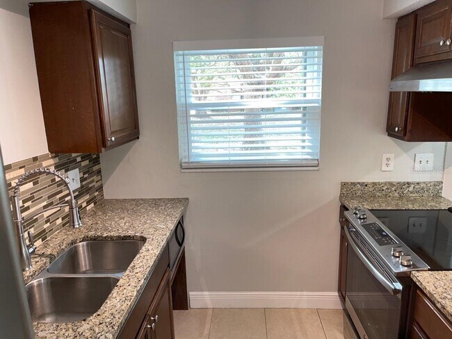 Building Photo - 5325 Curry Ford Rd