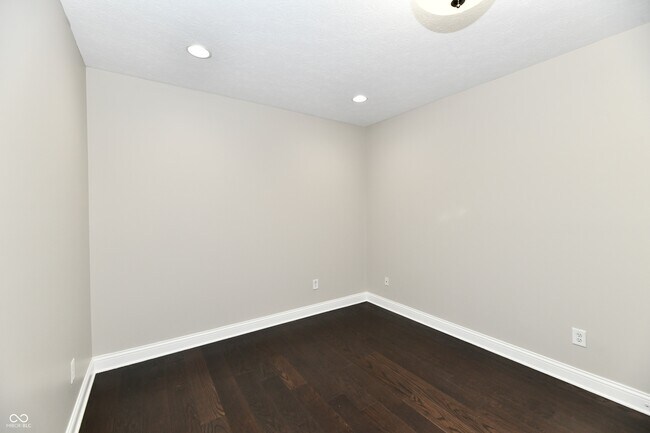 Building Photo - 8555 One W Dr