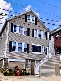 Building Photo - 30 Putnam Rd