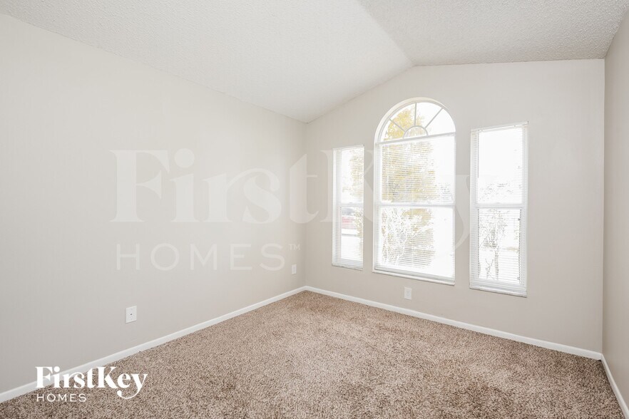 Building Photo - 2738 Springfield Dr