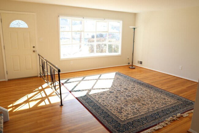 Building Photo - Renovated 3BR 2BA Rockville Split-Level with Huge Fenced Yard Available July