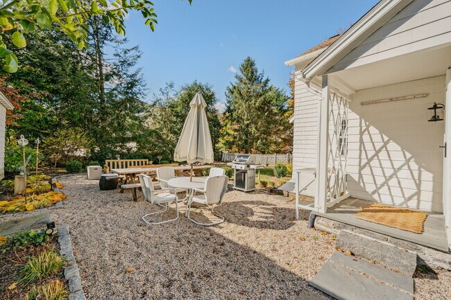 Building Photo - 105 Sill Ln