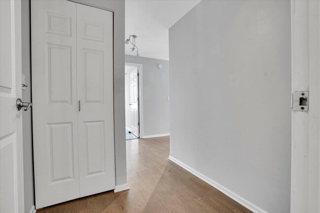 Building Photo - 345 N La Salle Dr