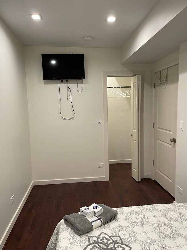 Building Photo - 2336 W 22nd Pl