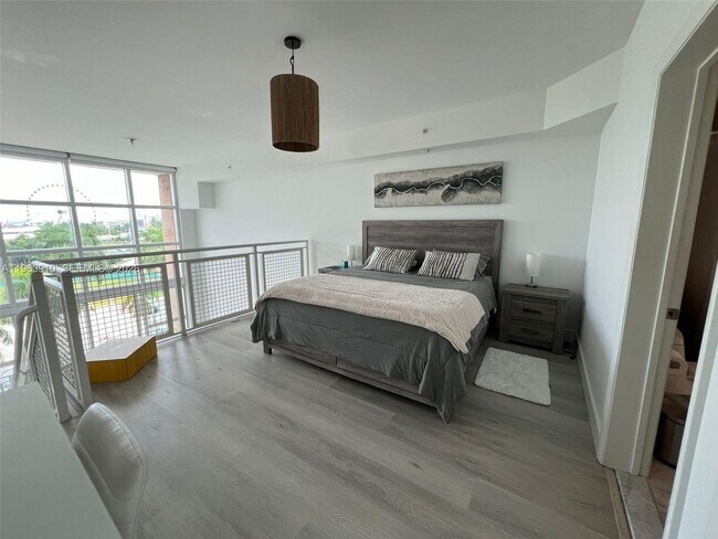 Building Photo - 253 NE 2nd St