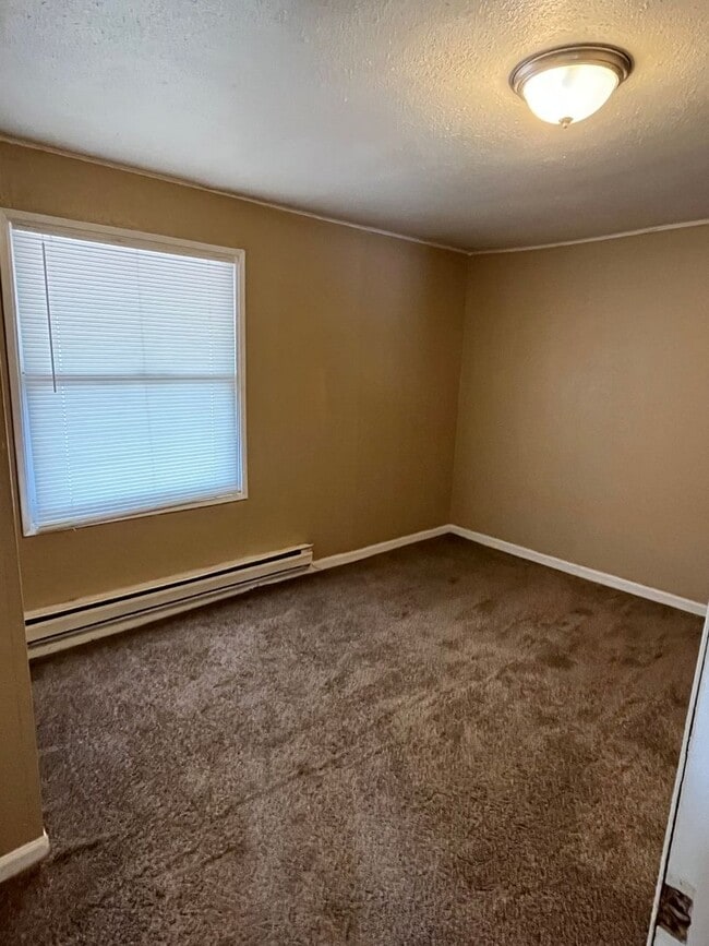 Building Photo - 3 bedrooms available NOW! Move In Special Offering Half OFF 1st Month's Rent!