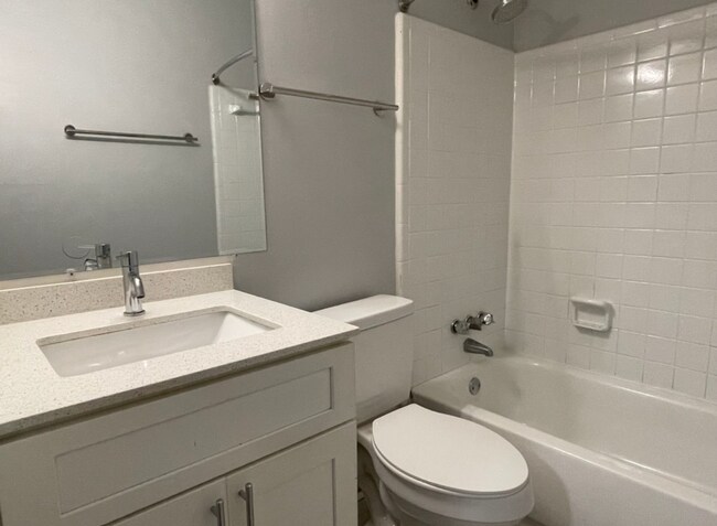 Building Photo - Spacious, affordable two bedroom townhouse in a great location in Charlotte!