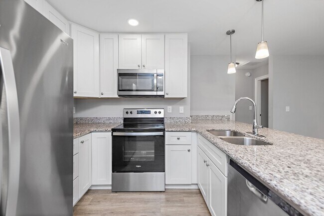 Building Photo - Charming 3-Bedroom Home in Pensacola – Clo...