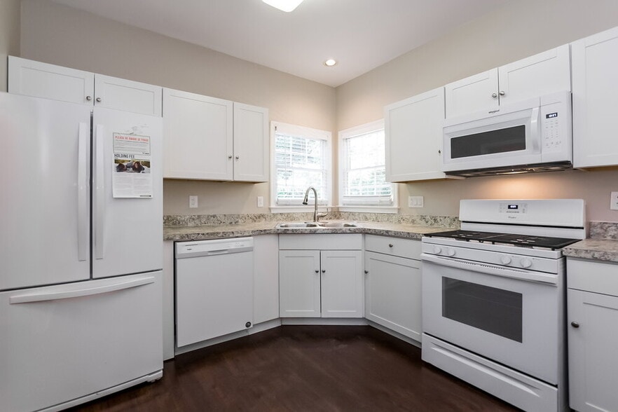 Building Photo - 111 Windsong Dr