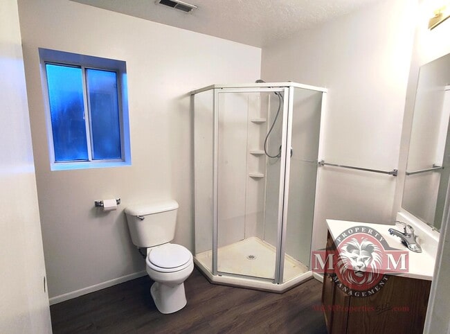 Building Photo - Beautiful Remodeled 4 Bd 2 Bath Home