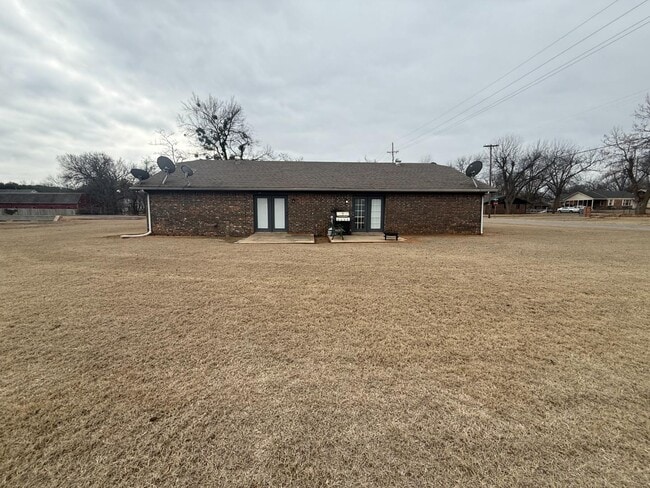 Building Photo - 313 W Pine Ave