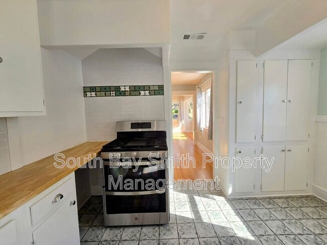 Building Photo - 223 S Guadalupe Ave