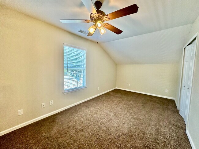 Building Photo - Four Bedroom Home with Private Fenced Back Yard in the Farm!