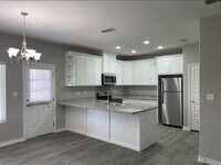 Building Photo - 119 Mimosa St