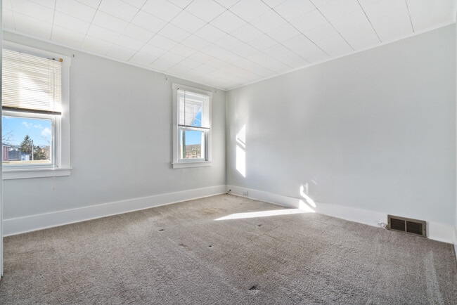 Building Photo - 523 Edgewood Ave