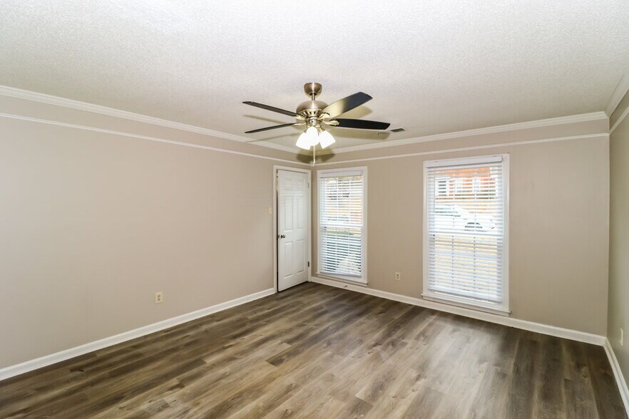 Building Photo - 329 Locust Grove Dr