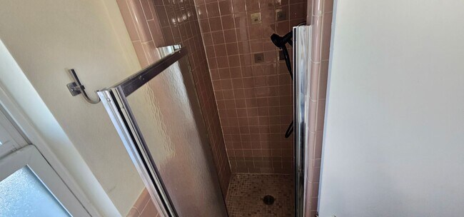 Building Photo - 1401 E Sherman Dr