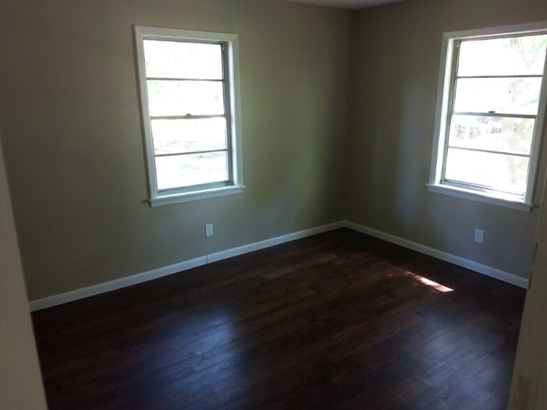 Building Photo - 313 Hickory St