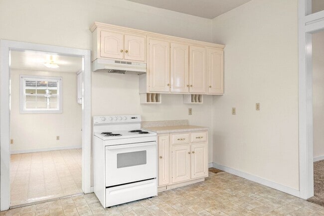 Building Photo - Cozy 2 Bedroom Downtown Home Available!