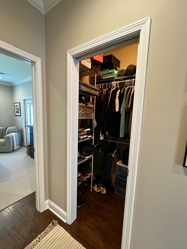 Building Photo - 3/2 with amazing community amenities!