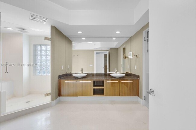 Building Photo - 2711 S Ocean Dr